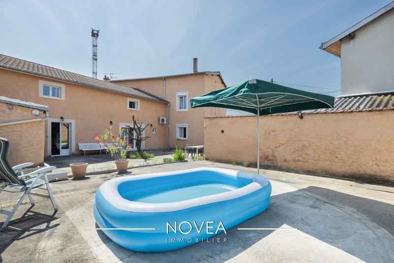 Maison traditionnelle - 259 m² - 8 pièces