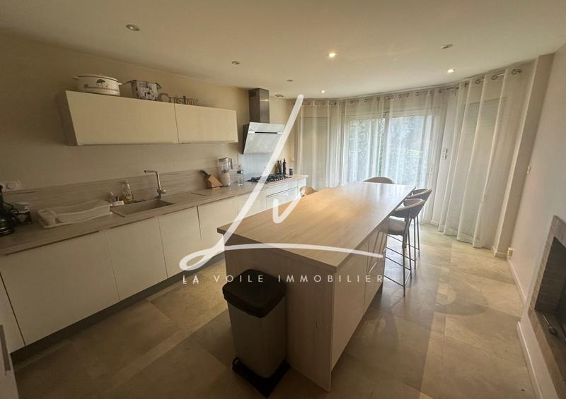 Maison contemporaine - 206 m² - 8 pièces