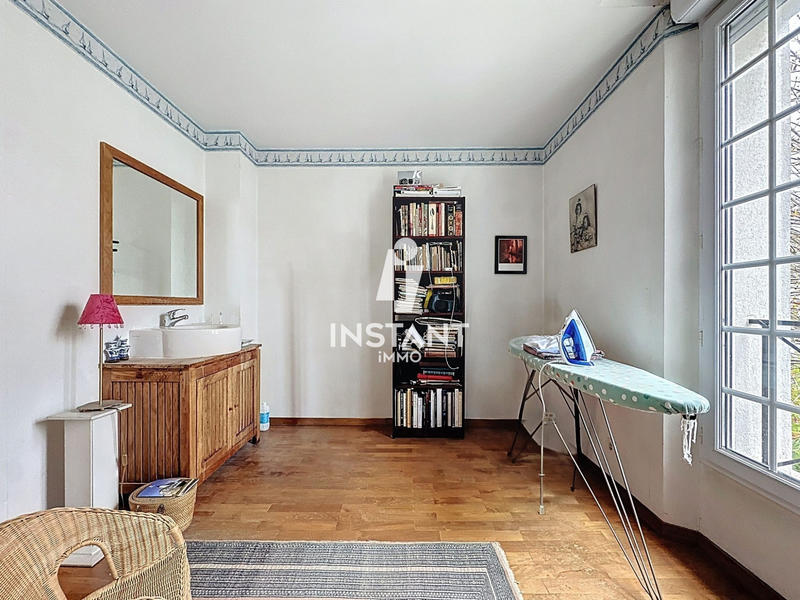 Maison - 240 m² - 10 pièces