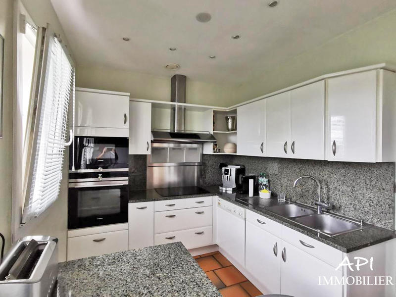 Maison - 200 m² - 7 pièces