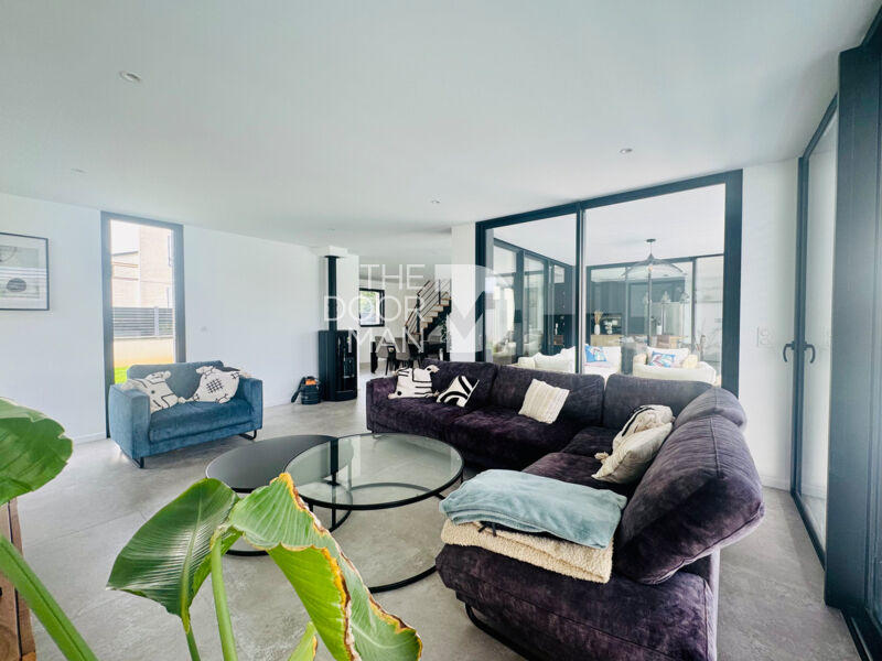 Maison - 214 m² - 6 pièces