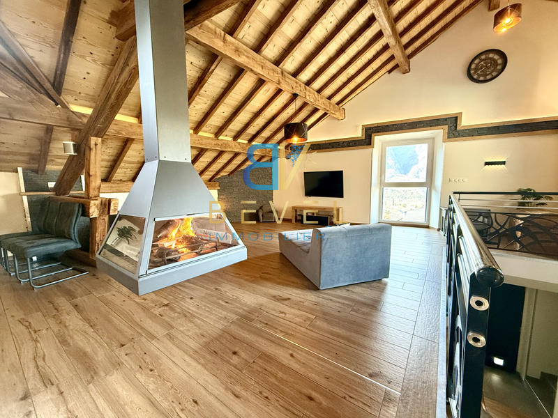 Maison - 185 m² - 5 pièces
