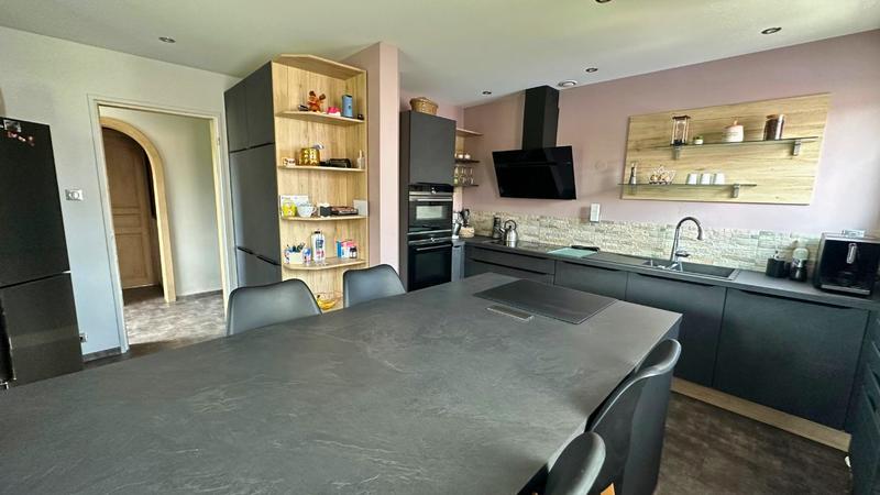 Maison traditionnelle - 166 m² - 7 pièces