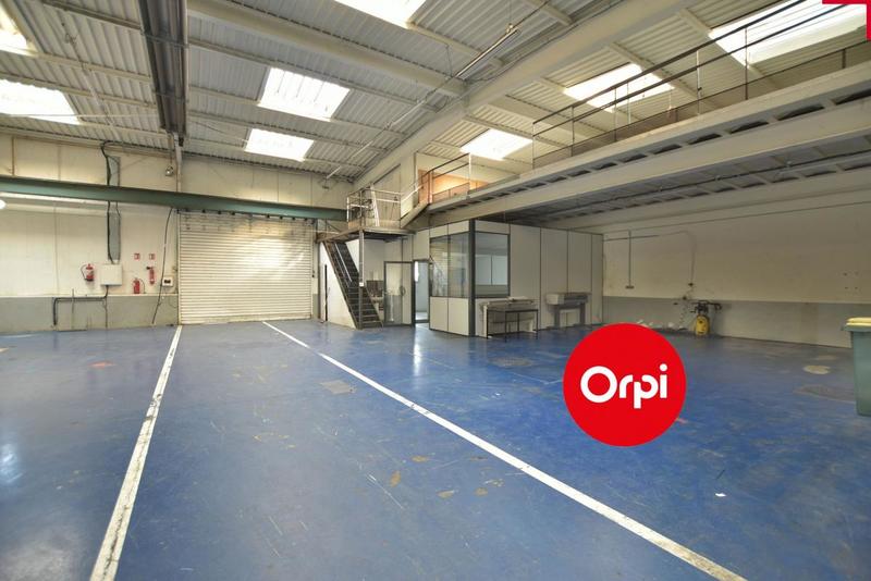 Entrepôt - 590 m²