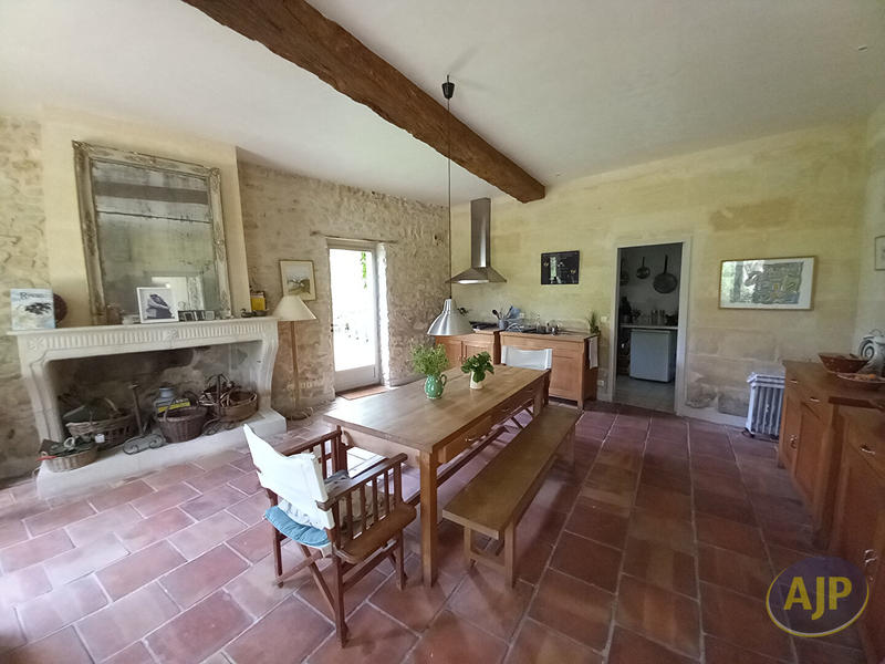 Maison - 407 m² - 9 pièces