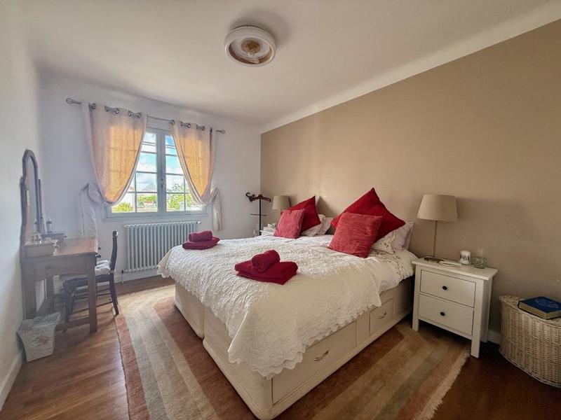 Propriété - 280 m² - 15 pièces