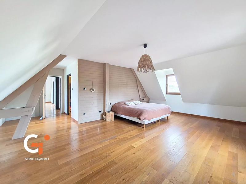 Maison - 260 m² - 6 pièces