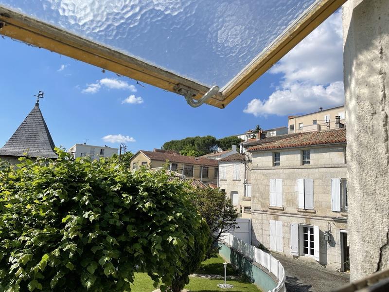 Maison - 1 500 m² - 7 pièces