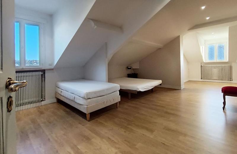 Maison - 299 m² - 10 pièces