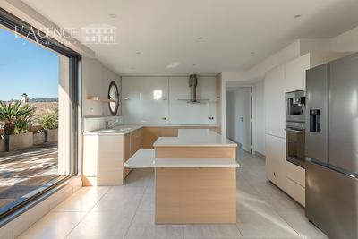 Appartement - 250 m² - 5 pièces