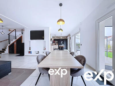 Maison - 151 m² - 6 pièces