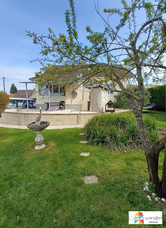 Maison - 90 m² - 5 pièces