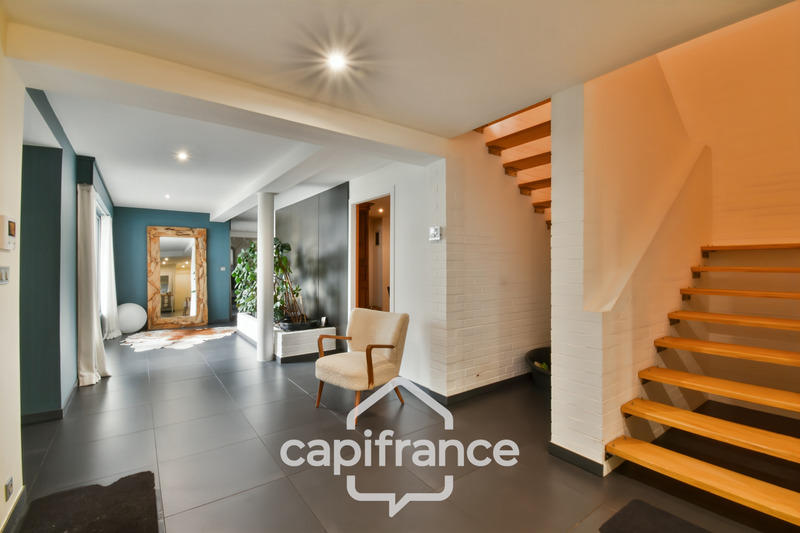Maison - 428 m² - 11 pièces