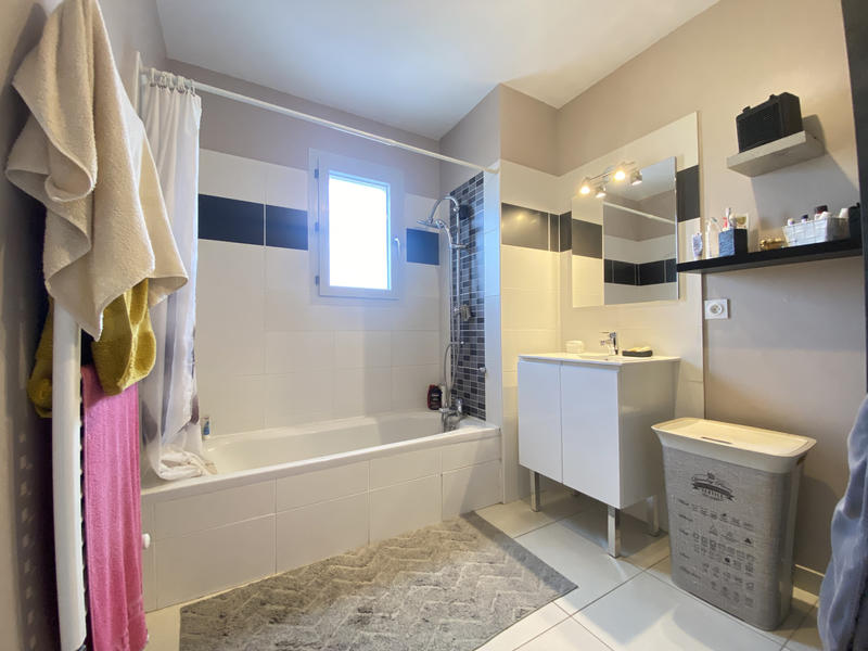 Maison - 95 m² - 4 pièces