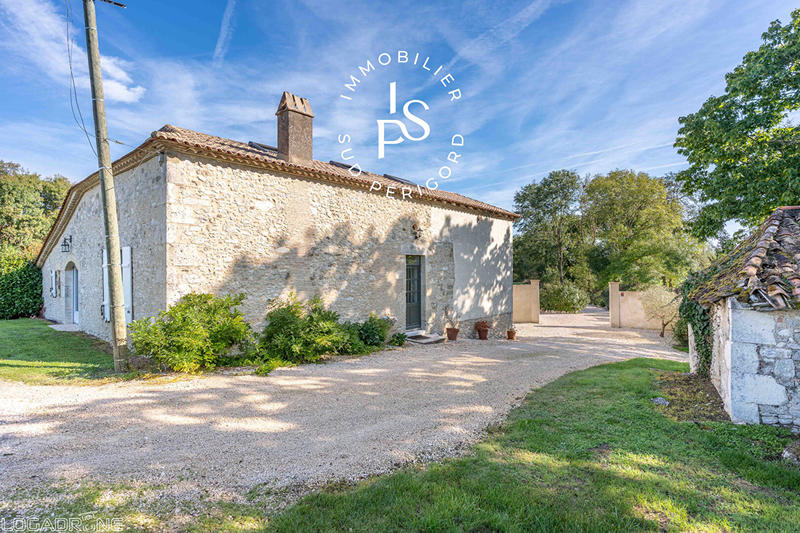 Maison - 200 m² - 5 pièces