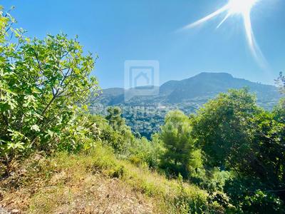 Terrain constructible - 1 400 m²