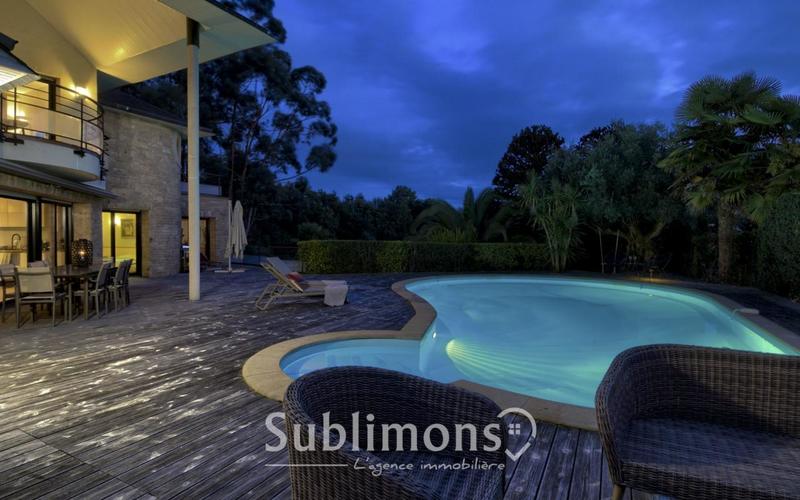 Maison - 240 m² - 9 pièces