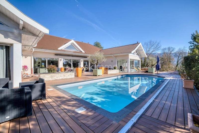 Propriété - 751 m² - 11 pièces