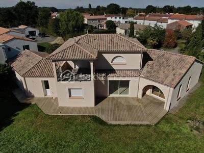 Demeure - 147 m² - 5 pièces