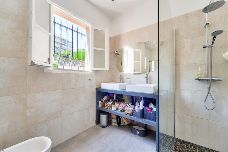 Maison - 170 m² - 7 pièces