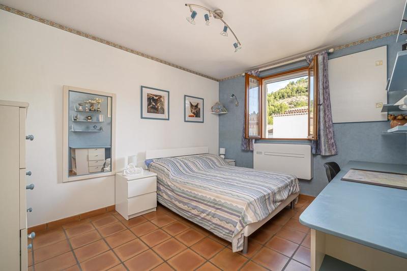 Maison - 248 m² - 8 pièces