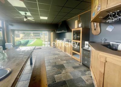 Maison - 550 m² - 5 pièces