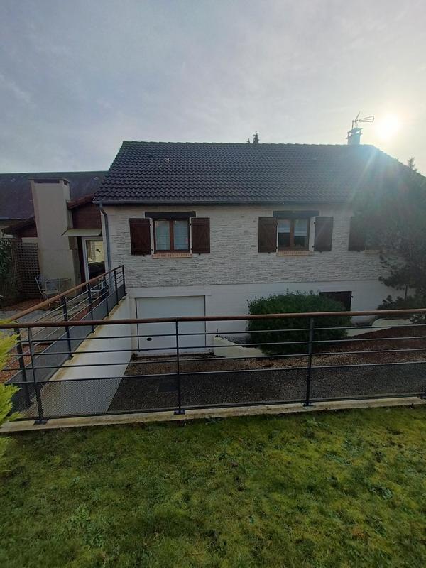 Maison - 90 m² - 5 pièces