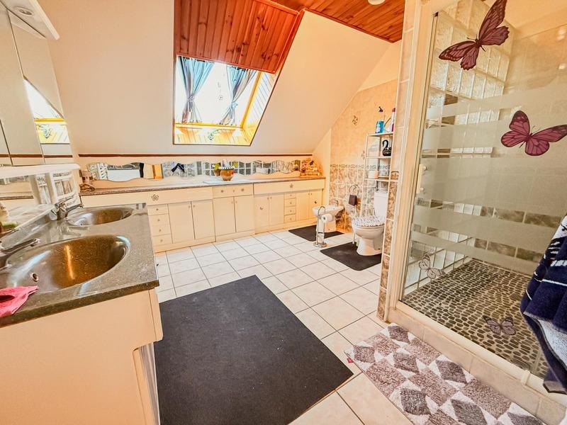 Maison - 166 m² - 7 pièces