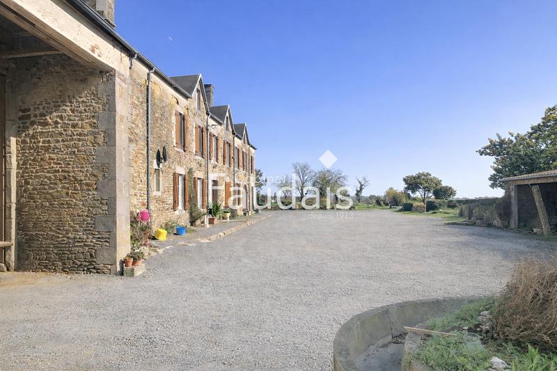 Maison - 230 m² - 11 pièces