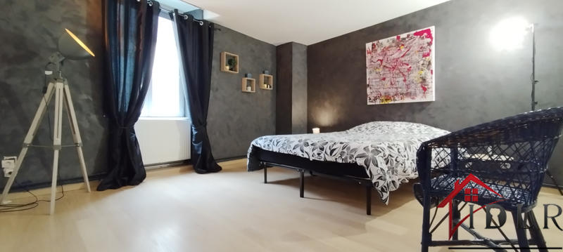 Maison - 242 m² - 8 pièces