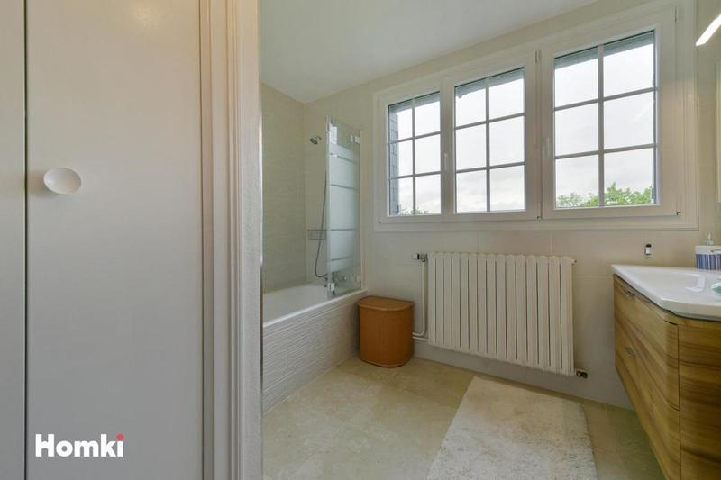 Maison - 257 m² - 9 pièces
