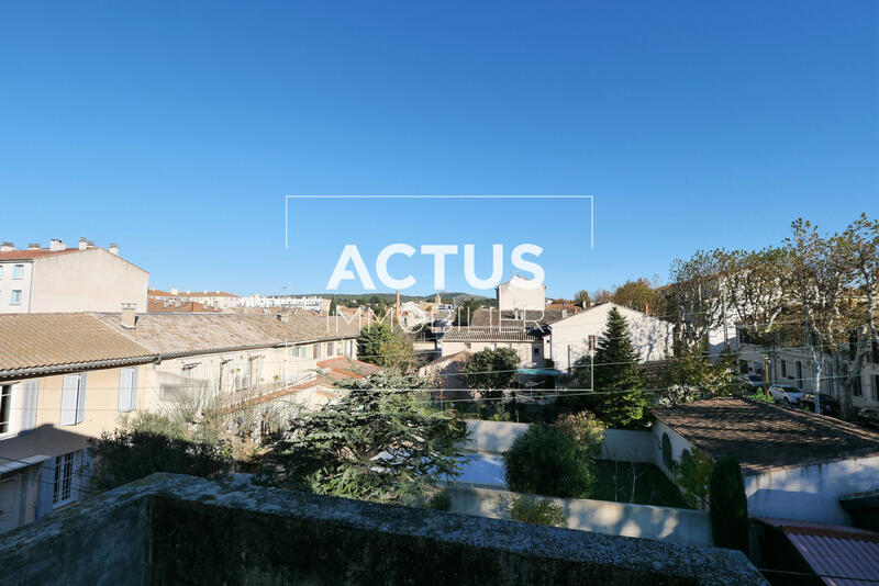 Maison - 240 m² - 9 pièces