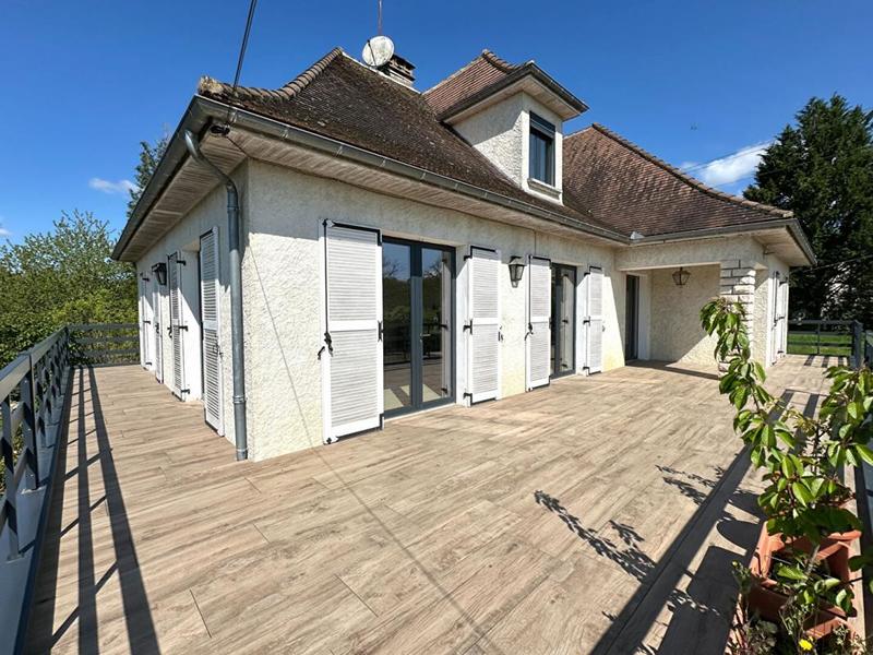 Maison - 215 m² - 7 pièces