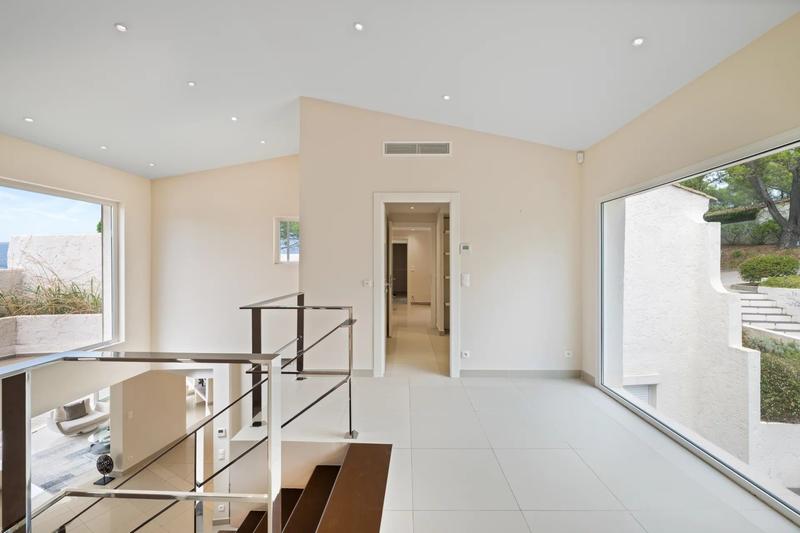 Maison - 588 m² - 8 pièces