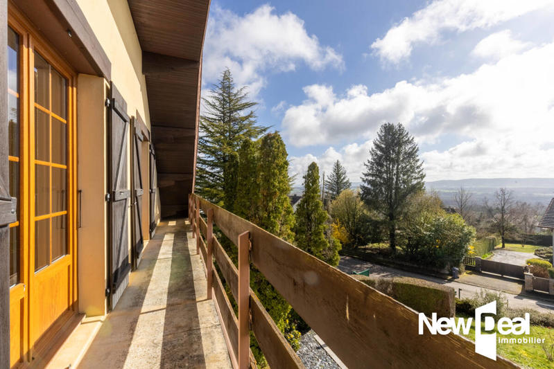 Maison - 230 m² - 7 pièces