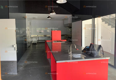 Local d'activité / Entrepôt - 511 m²