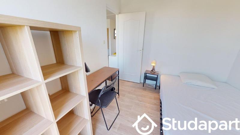 Chambre - 75 m² - 1 pièce