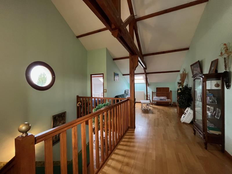 Maison traditionnelle - 233 m² - 9 pièces