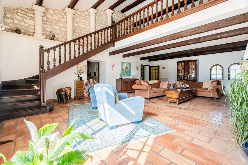 Propriété - 600 m² - 15 pièces