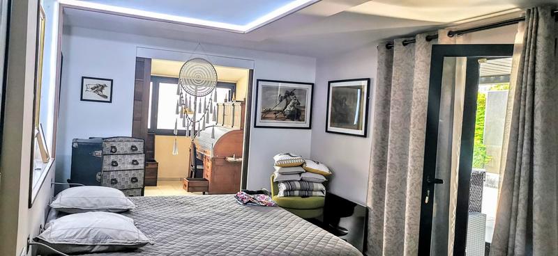 Villa - 313 m² - 12 pièces