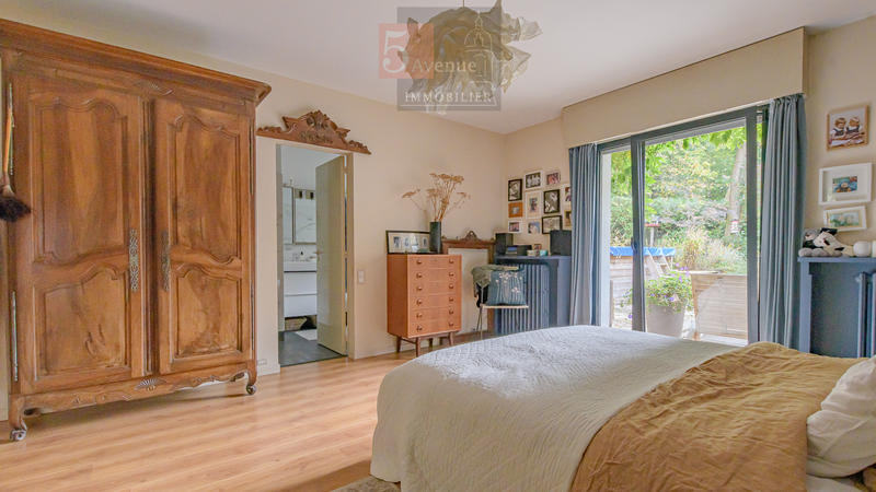 Maison - 300 m² - 8 pièces