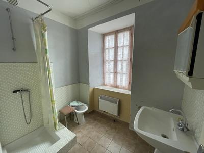 Maison traditionnelle - 250 m² - 12 pièces