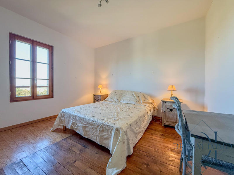 Maison - 256 m² - 10 pièces