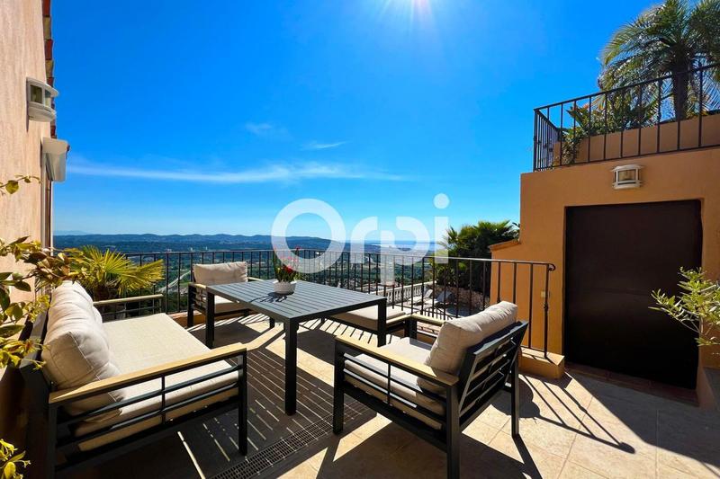 Maison - 240 m² - 8 pièces