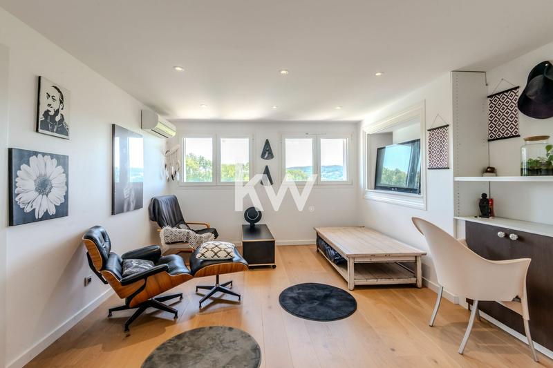 Maison - 262 m² - 8 pièces