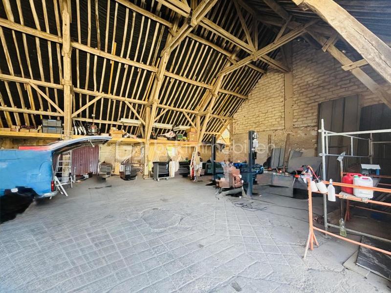 Grange - 220 m² - 1 pièce