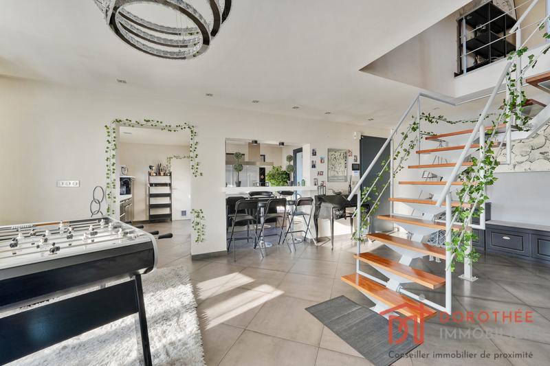 Maison - 212 m² - 8 pièces