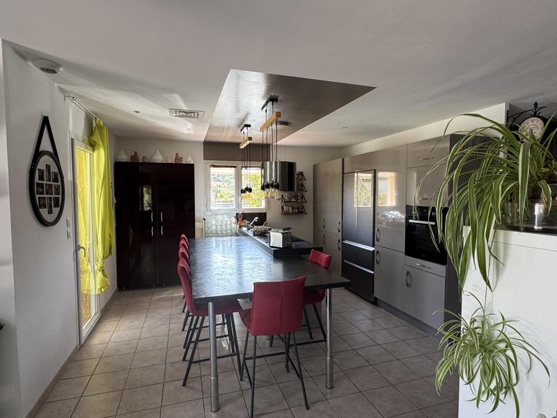 Villa - 111 m² - 4 pièces