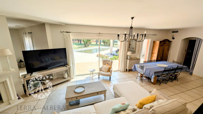 Villa - 254 m² - 8 pièces