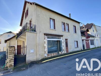 Maison - 180 m² - 9 pièces